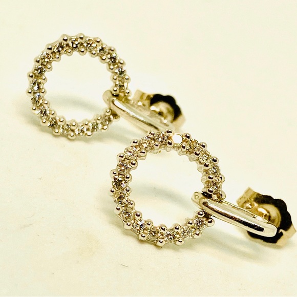 10k white gold diamond drop circle earrings. - Picture 3 of 3